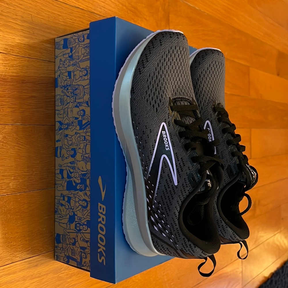Brooks levitate 5 women 7.5